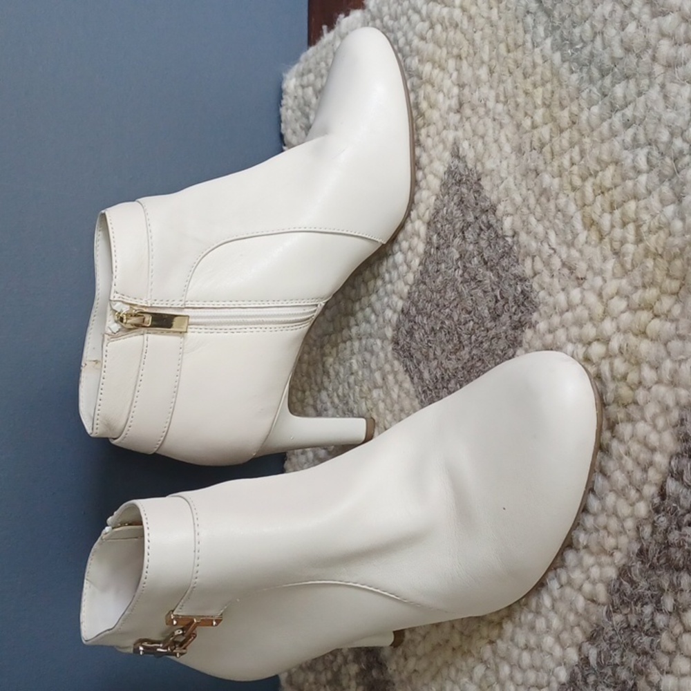 Bandolino Leather Booties - Picture 16 of 16